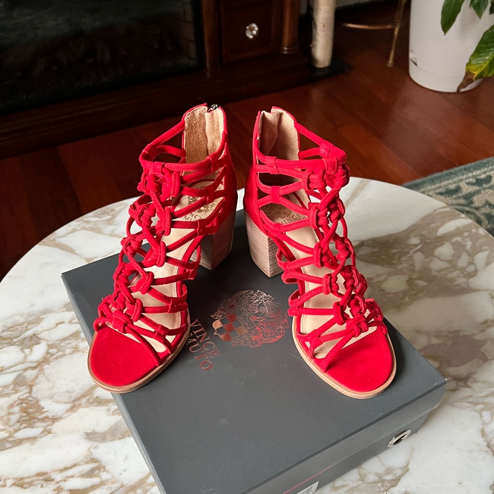Vince Camuto VC-Karita red shoes. Size 6 new in box
